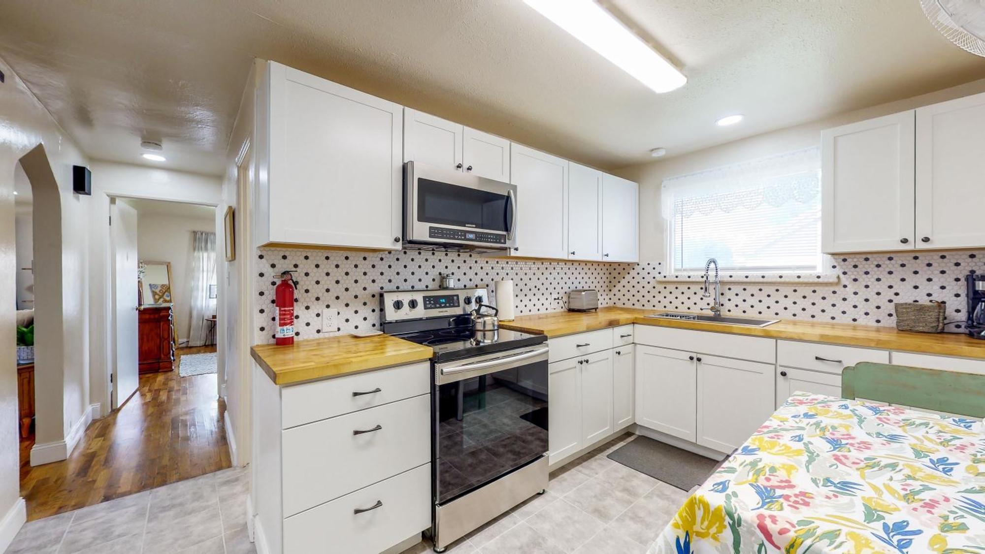 Charming Downtown Bungalow - King Bed, Office Туин Фолс Екстериор снимка